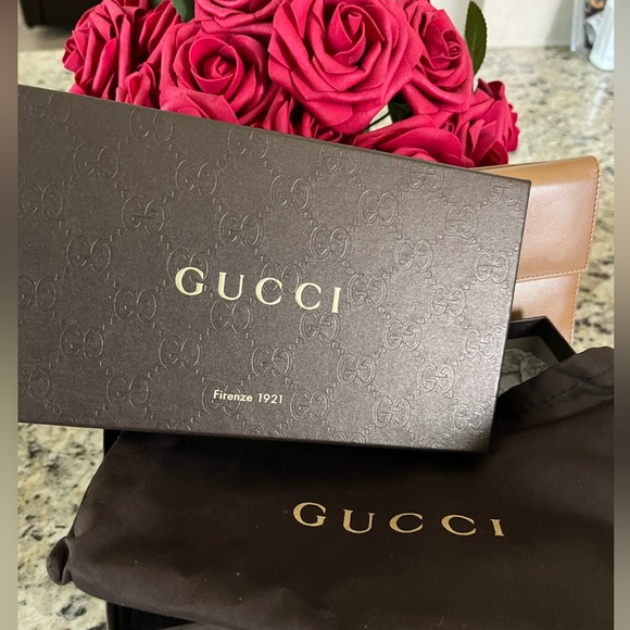 EUC Authentic Gucci Wallet w/ box & dust bag. - Picture 6 of 6